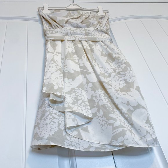 Sz 4 Light Beige and White Short Express Dress - Picture 2 of 9